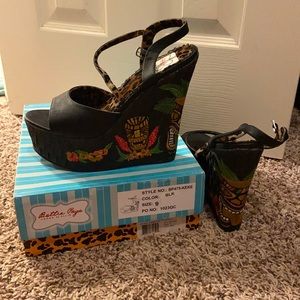 NEW in box Bettie Page Keke Tiki Wedges Size 9